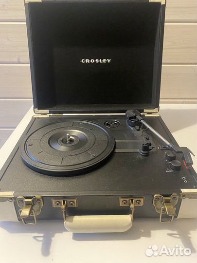 Виниловый проигрыватель crosley