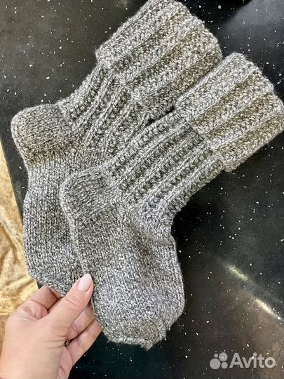 Валеши новые 35р +носки+помпоны 2 пары