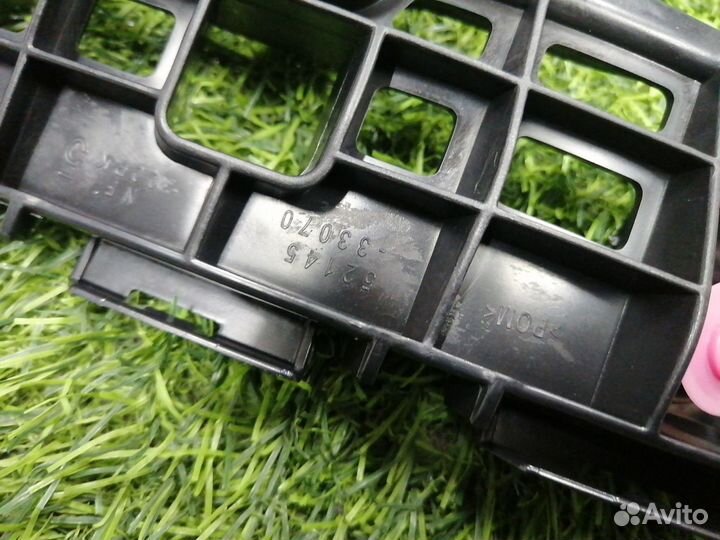 Крепление бампера переднее правое Lexus Es350