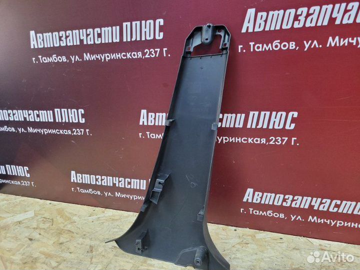 Обшивка средней стойки левая Renault Logan