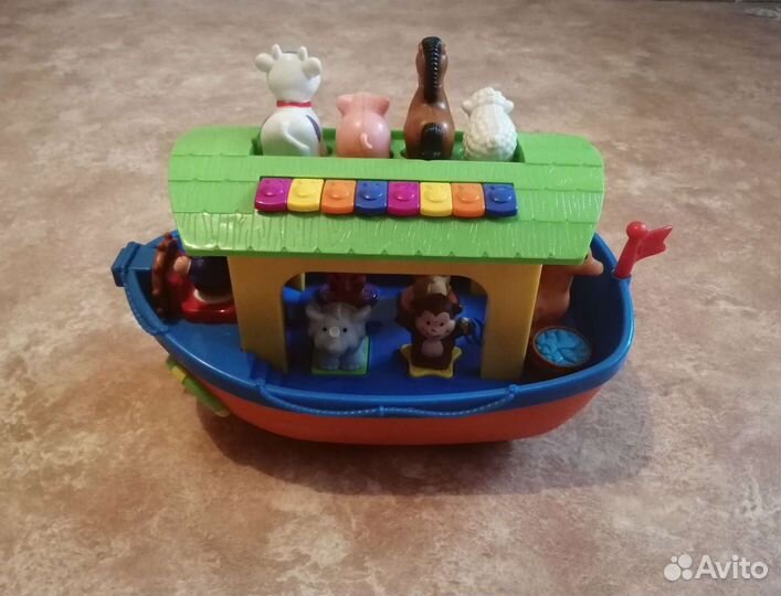 Игрушка-корабль