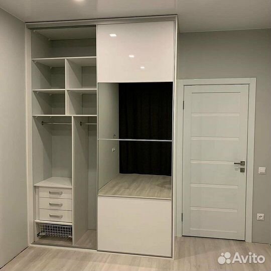 Шкаф купе с зеркалом