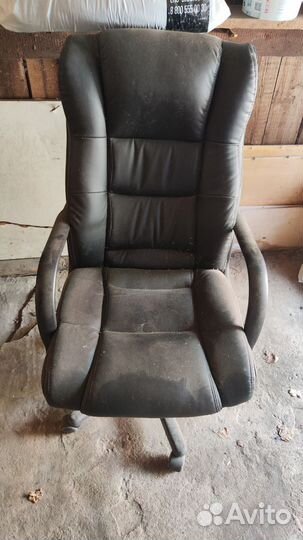 Офисное кресло