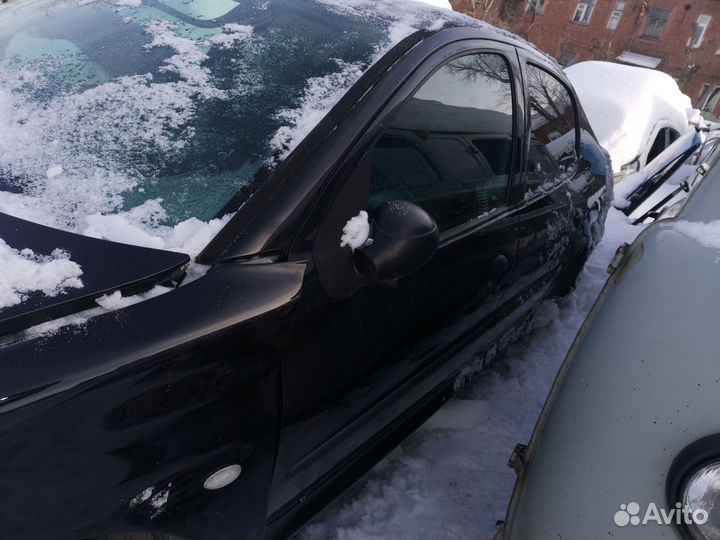 В разборе Peugeot 206