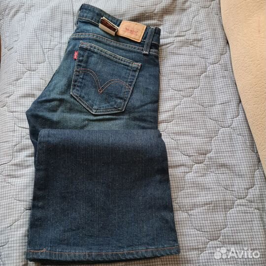 Джинсы levis 524. Небольшой клеш