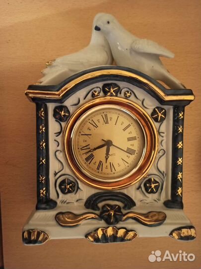 Настольные каминные часы из фарфора