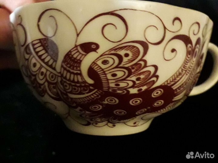 Чашки и блюдца разные