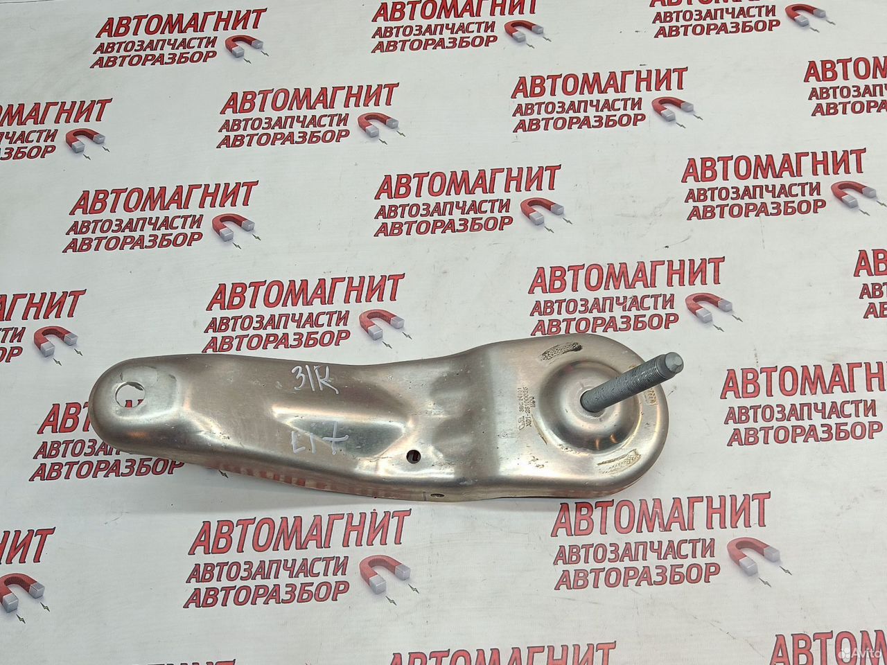 Кронштейн задней балки правый Lixiang L7