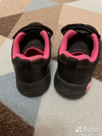Кроссовки для девочки
