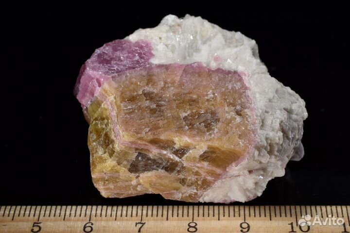 Полихромный турмалин, лепидолит, альбит. Лот №759
