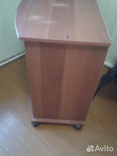 Тумба на колесиках