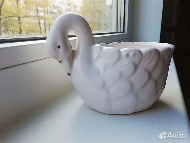 Кашпо лебедь