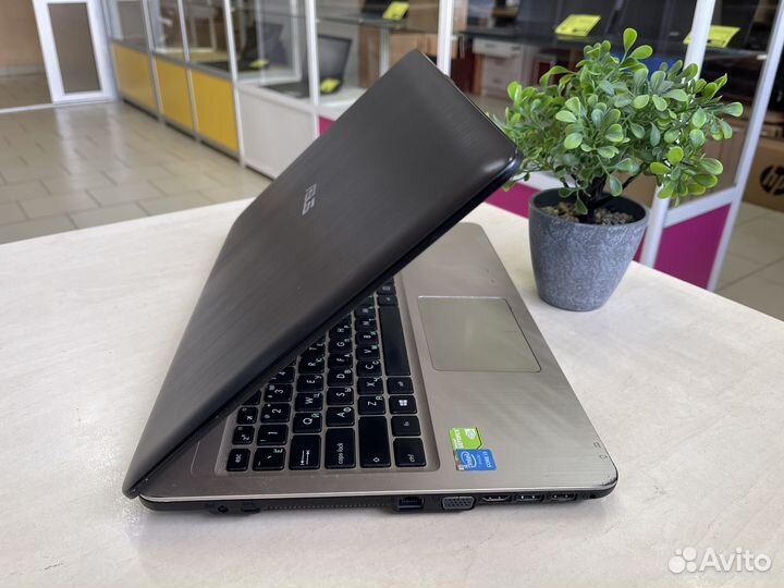 Ноутбук Asus/Core i3/8GB/920M/SSD