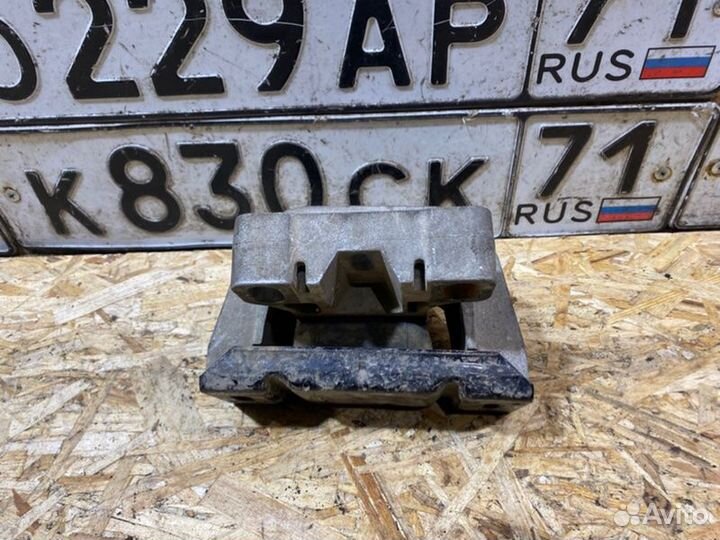 Подушка двигателя Skoda Octavia лифтбек 1.8 1997