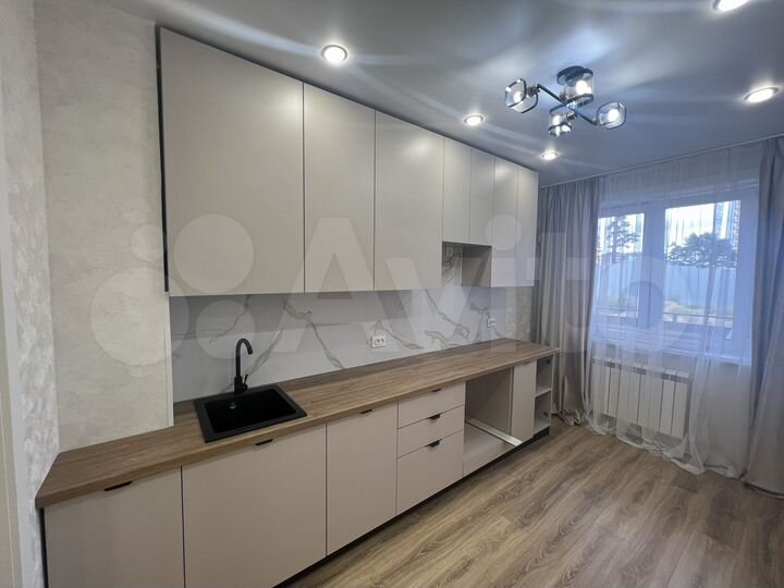 2-к. квартира, 54 м², 1/3 эт.