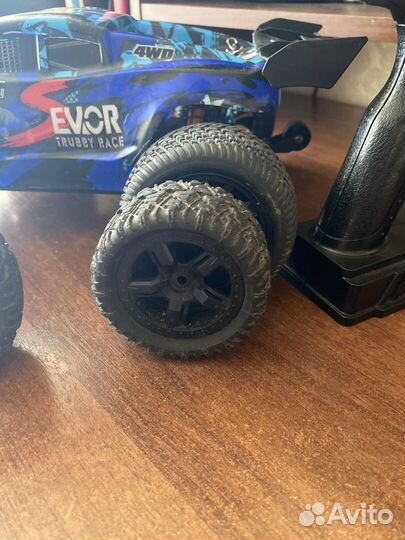 Машина на радиоуправлении 1/16