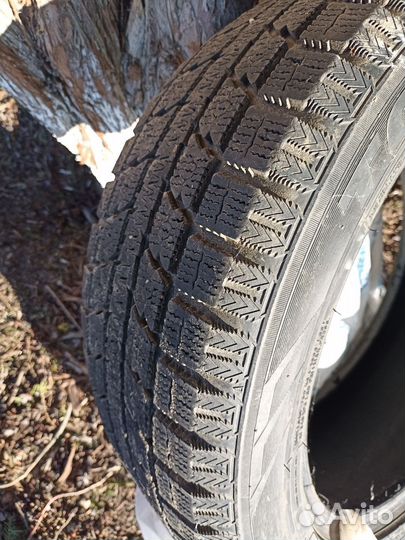 Toyo Observe Garit GIZ 215/55 R17