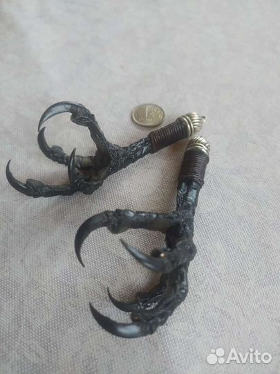 Кулон лапа, коготь ворона