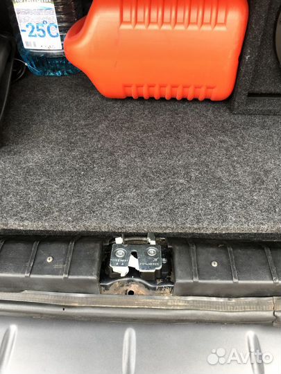 Бесшумный замок багажника Нива