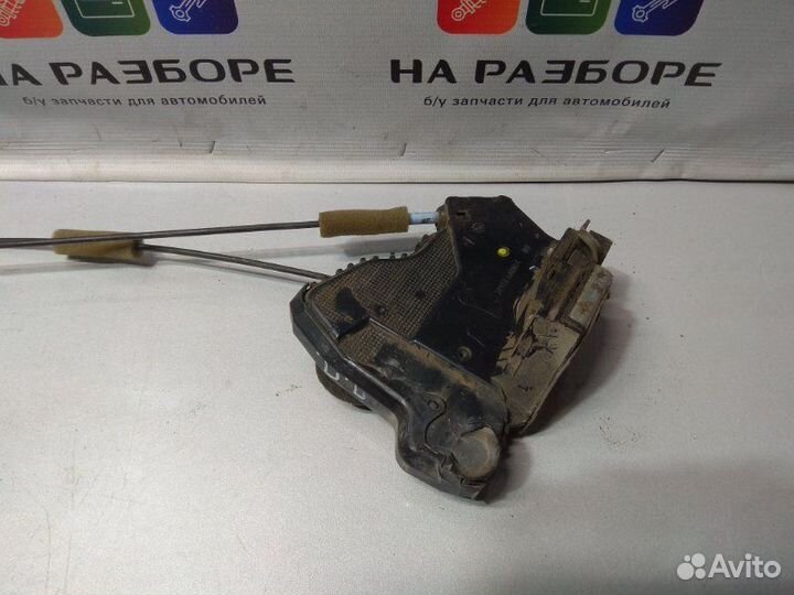 Замок двери передний правый Toyota Corolla E150