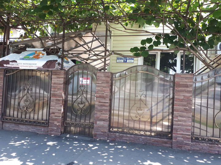 Комната 12 м² в 5-к., 1/2 эт.