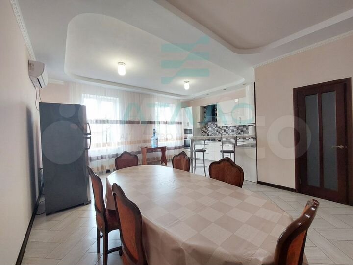 Дом 297 м² на участке 10 сот.