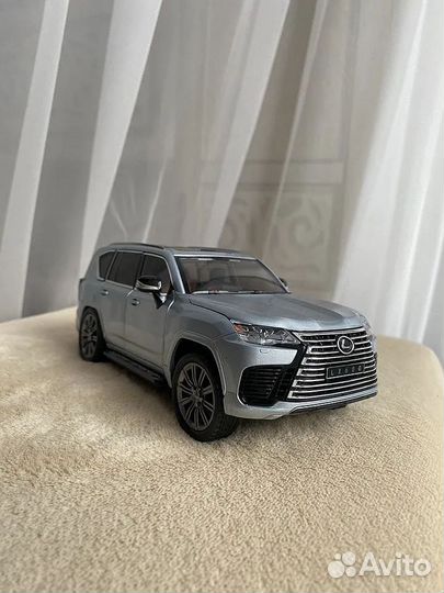 Lexus LX 600 игрушка/модель авто 1:24