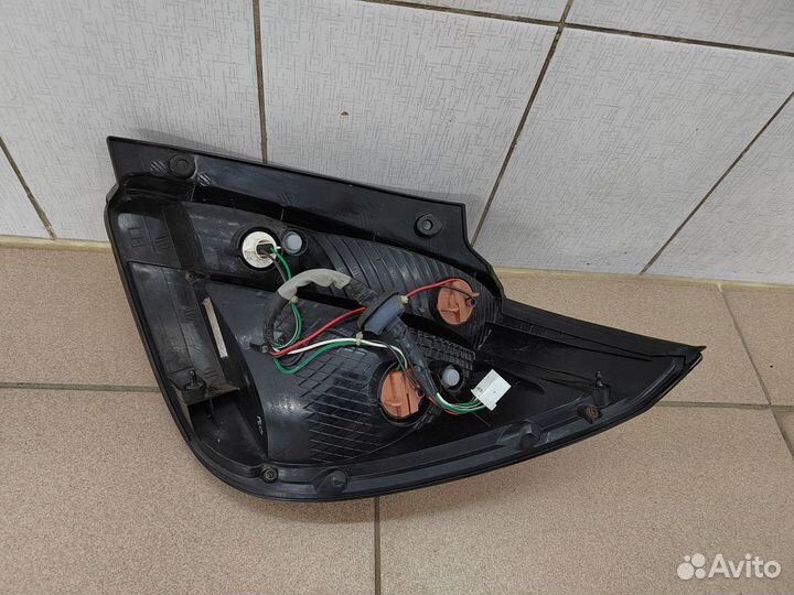 Фонарь задний левый Kia Rio 2 хэтчбек