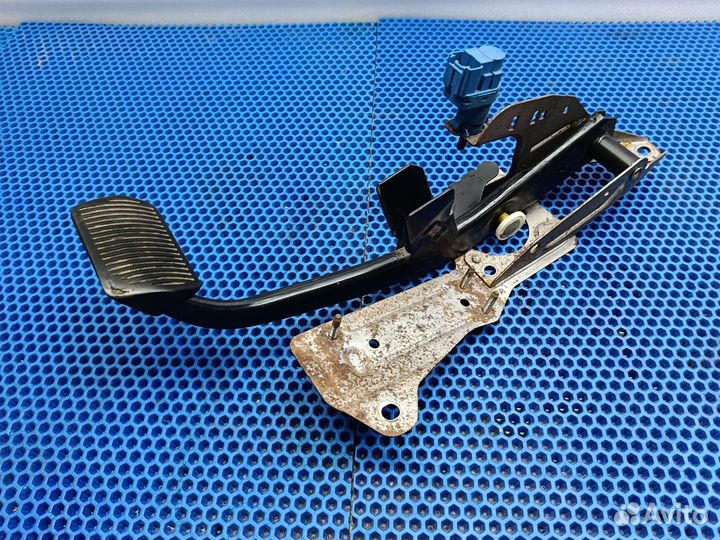 Педаль тормоза Mazda 3 bk