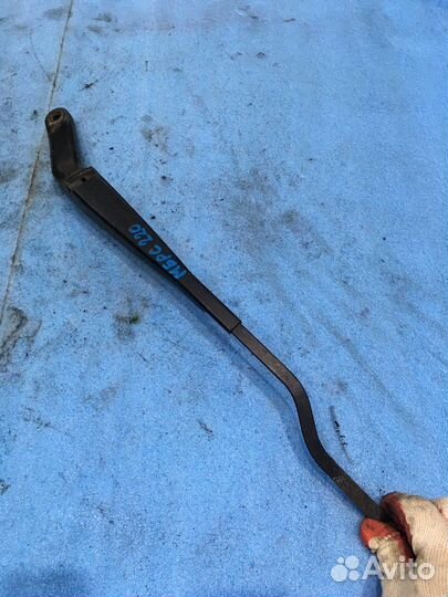 Поводок стеклоочистителя мерседес 220 левый