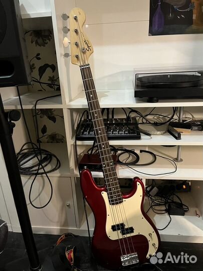 Бас-гитара Fender Squier P-Bass