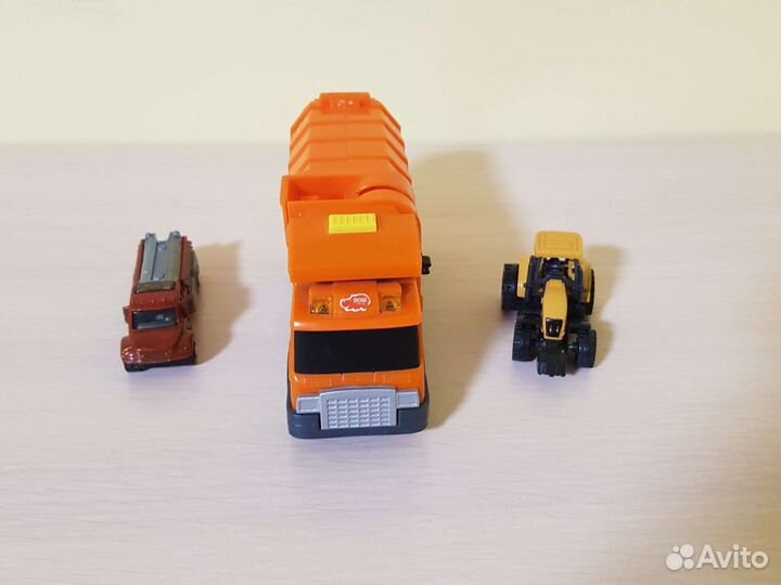 Мусоровоз, модель и трактор