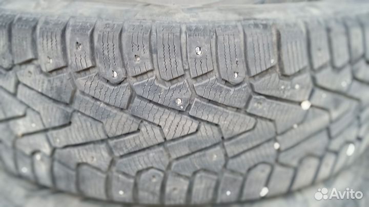Pirelli Ice Zero 215/60 R16
