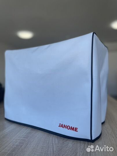 Швейная распошивальная машина Janome cover pro 2
