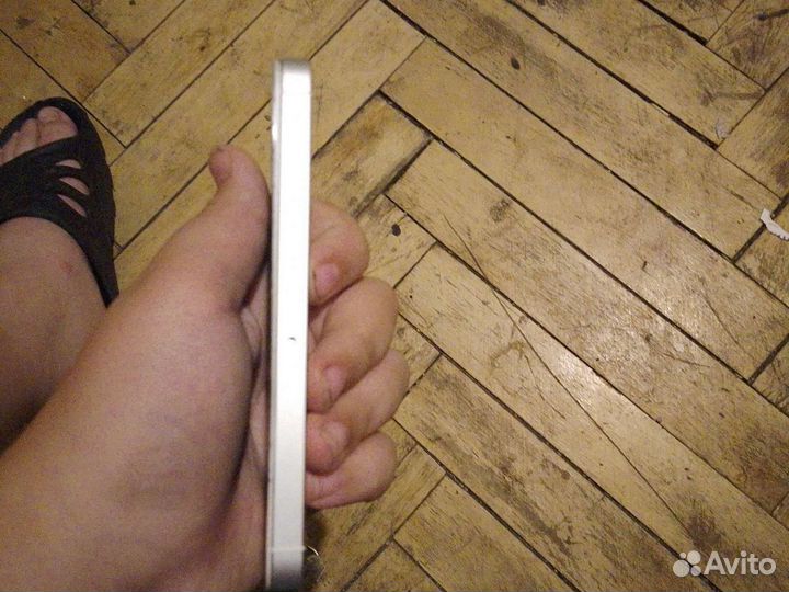 Телефон iPhone 5