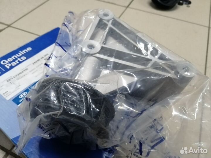 Опора с роликом приводного ремня Соната нф. Новая