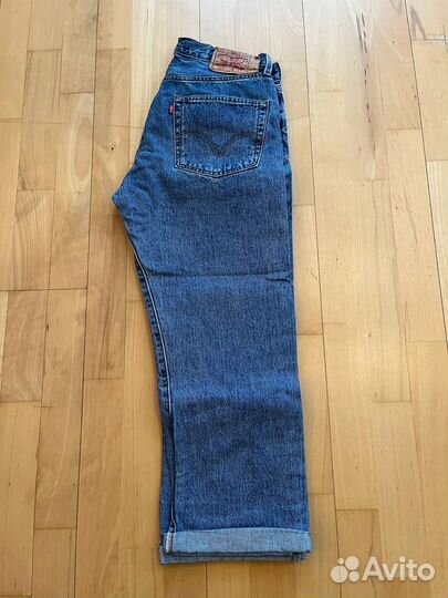 Джинсы Levi's укороченные (32)