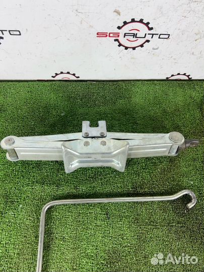 Домкрат Toyota Celica ZZT231 2ZZ-GE 2000