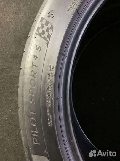 Michelin Pilot Sport 4 S 325/35 R22