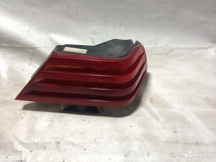 Фонарь задний правый mercedes e w140