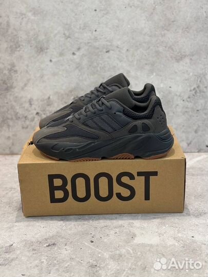 Кроссовки Adidas Yeezy Boost 700 v2
