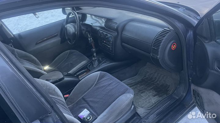 Opel Omega 2.0 МТ, 1995, 50 000 км