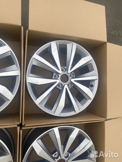 Диски новые оригинал Karoq Octavia Taos R17