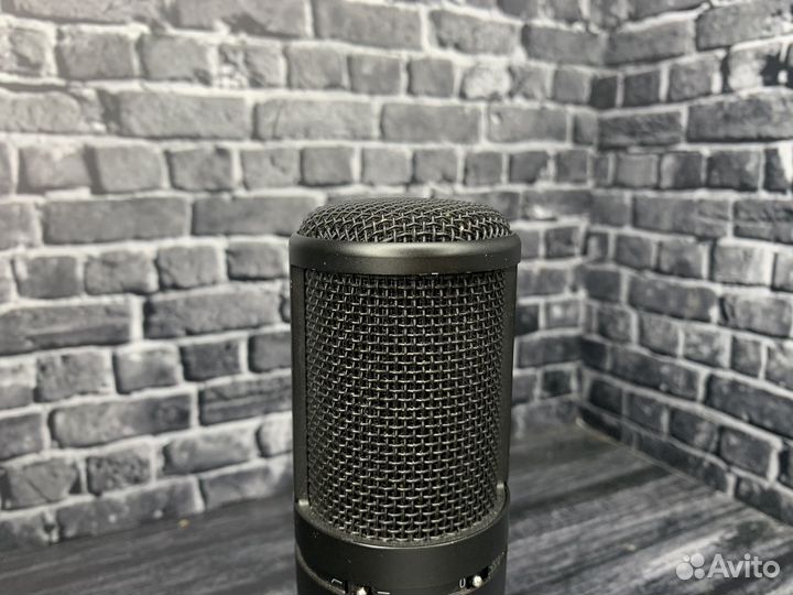 Студийный микрофон akg p120