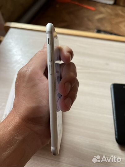 Телефон iPhone 7