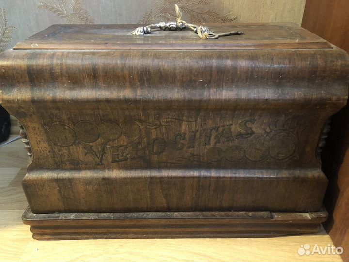 Продам швейную машинку Velocitas