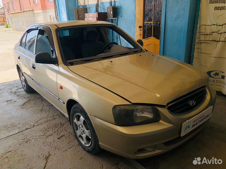 Лобовое стекло на Hyundai Accent, замена