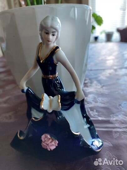 Статуэтка фарфор