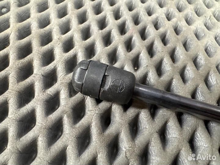 Амортизатор багажника Audi A4 B6 AMB 2004