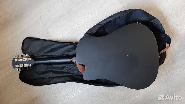 Акустическая гитара